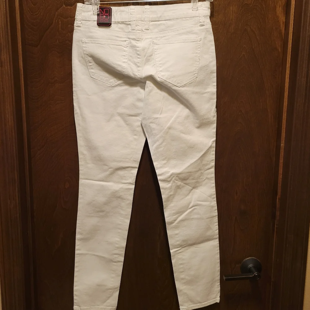 No Boundaruea White Jeans NWT